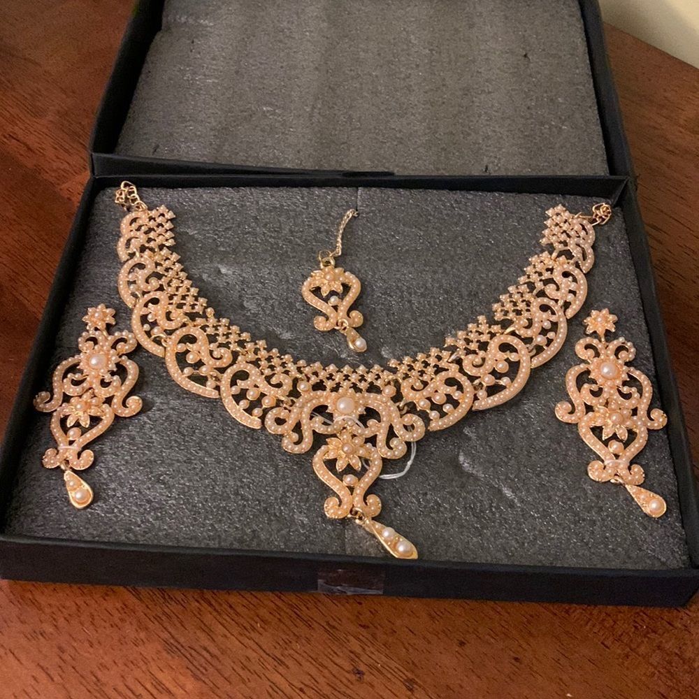 Touchstone rose goldtone necklace, earrings & extra hanging pendant